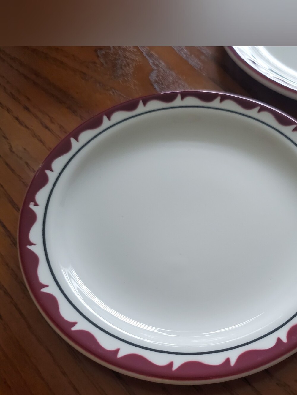 DUDSON VITRIFIED ENGLAND Red Scallop Trim Design Ceramic Dessert Plates Set of 4